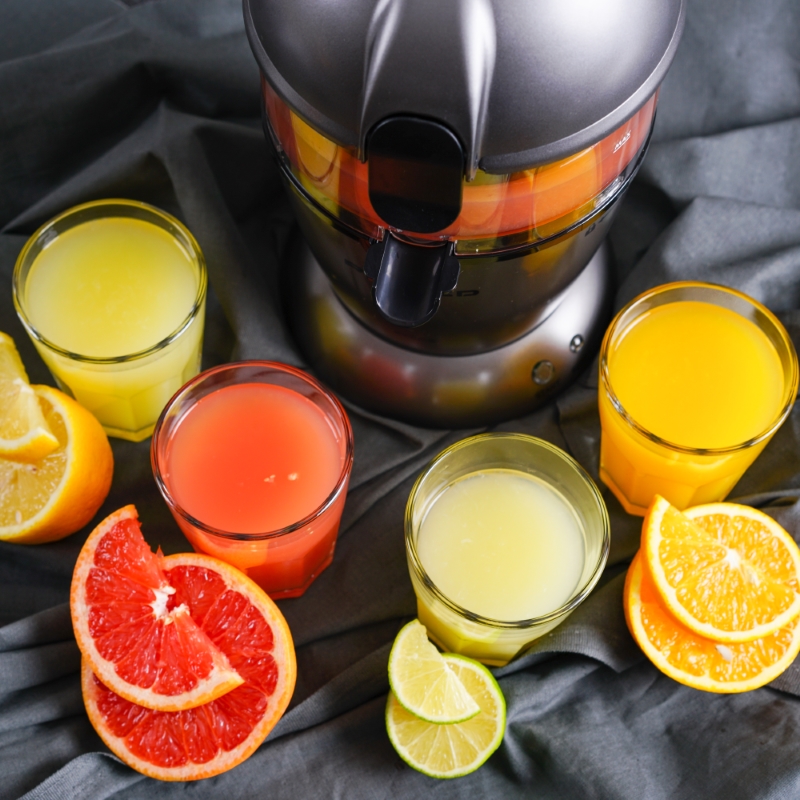 Как сделать апельсиновый сок в домашних условиях. Сочетание свежевыжатых соков. Вкусный свежевыжатый сок. Вкусные свежевыжатые соки. Домашние соки.
